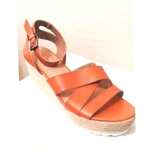 NWOT R2 Brenda sandals